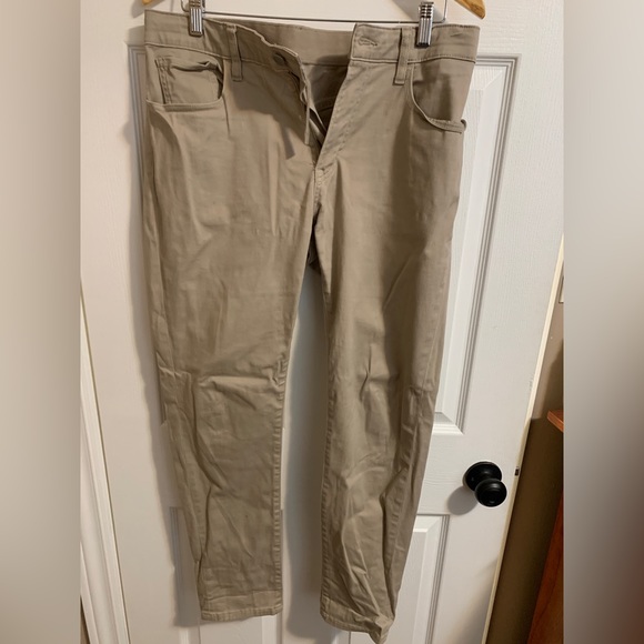 ‘Uniqlo’ Skinny Fit Beige Pants (Waist 30-33) - Picture 1 of 4